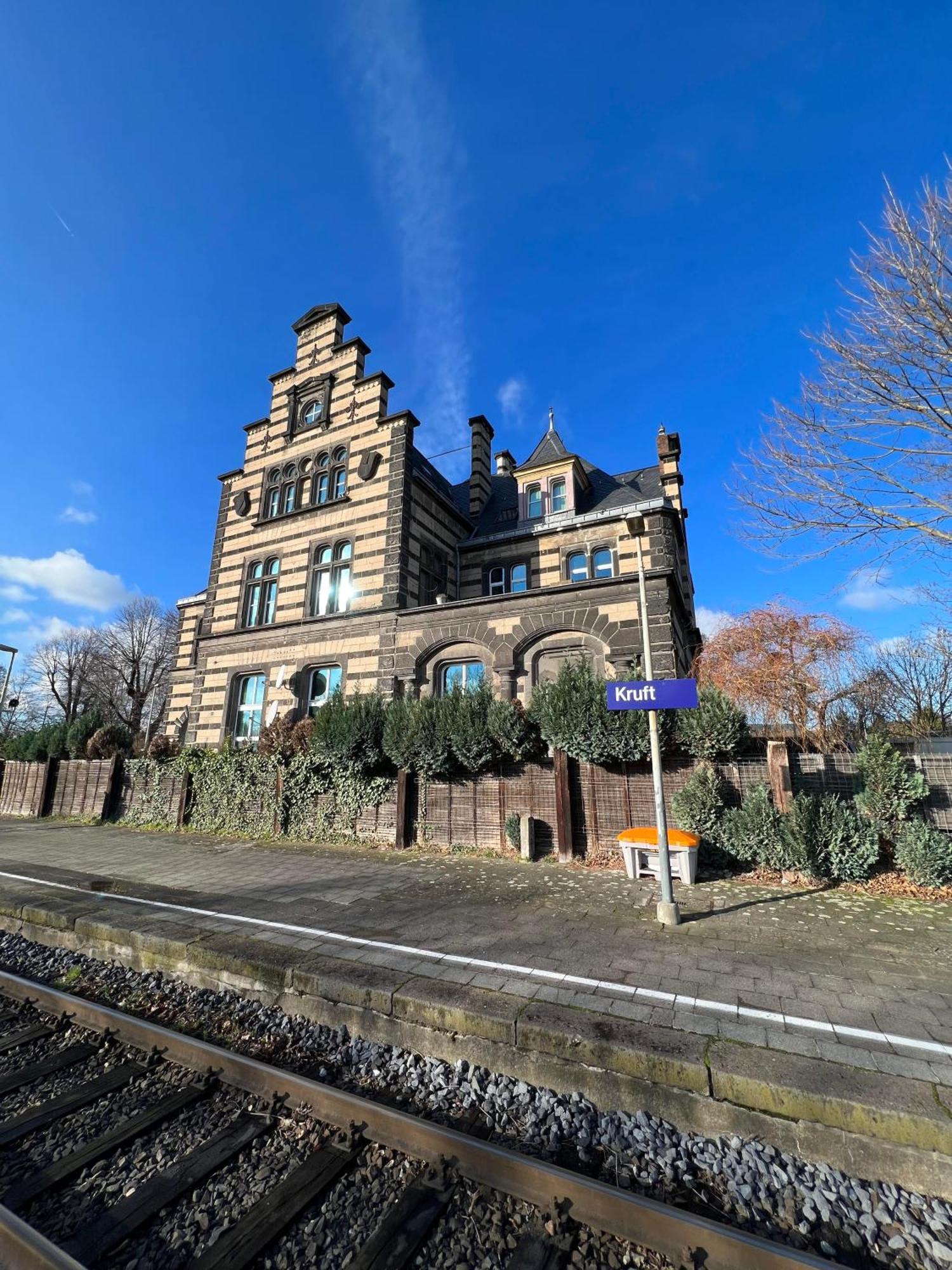 Bahnhofsromantik Trifft Luxus - Alter Bahnhof Von Kruft Kültér fotó